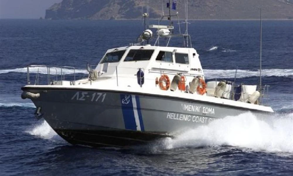 Σητεία: Κινδύνεψαν 3 κολυμβητές - Εγκλωβίστηκαν σε βράχια